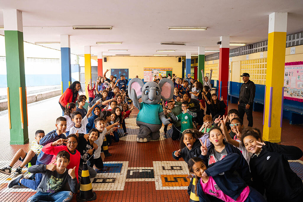 Leitura para alunos de todas as idades e escolas