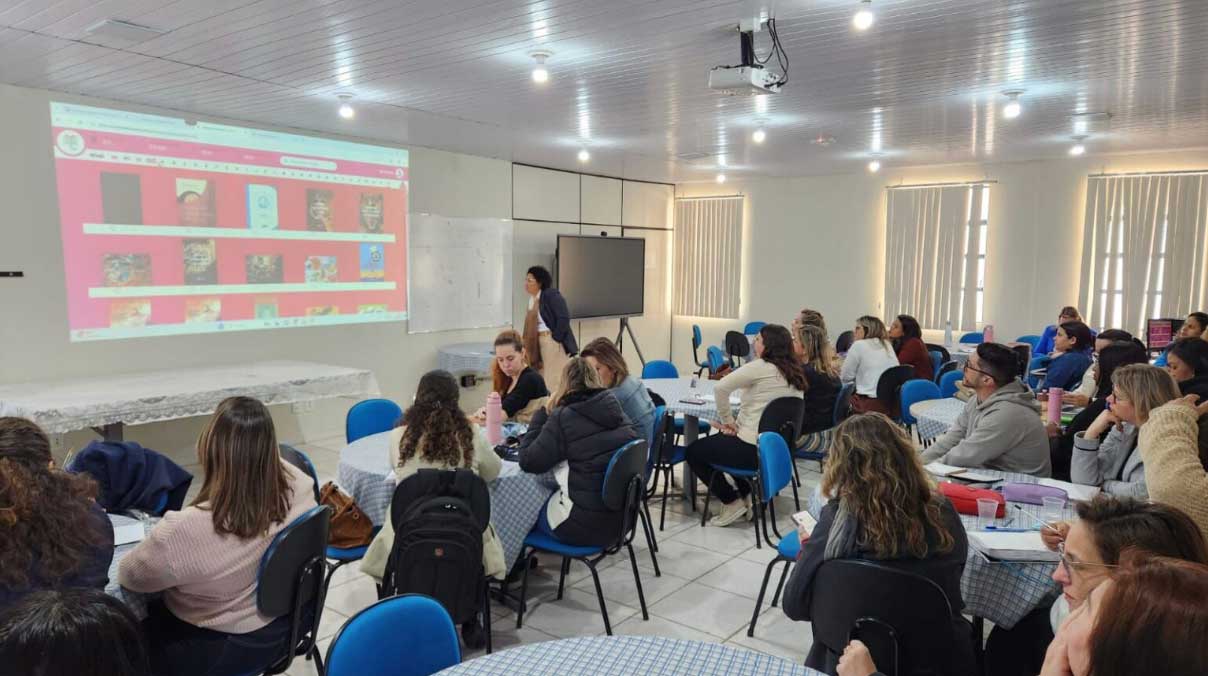 Marília define fluência leitora como foco e destaca uso do Elefante Letrado