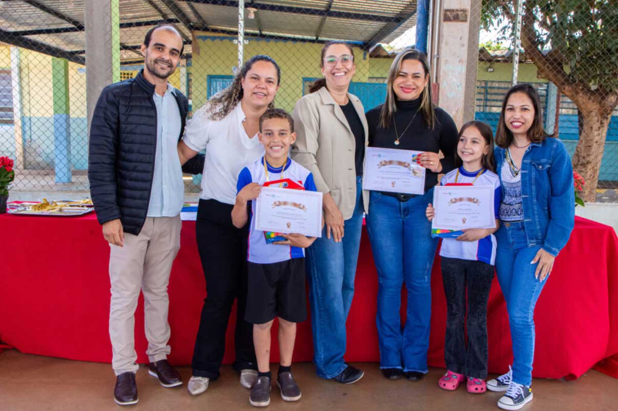 Pereira Barreto premia alunos que mais leram na plataforma Elefante Letrado