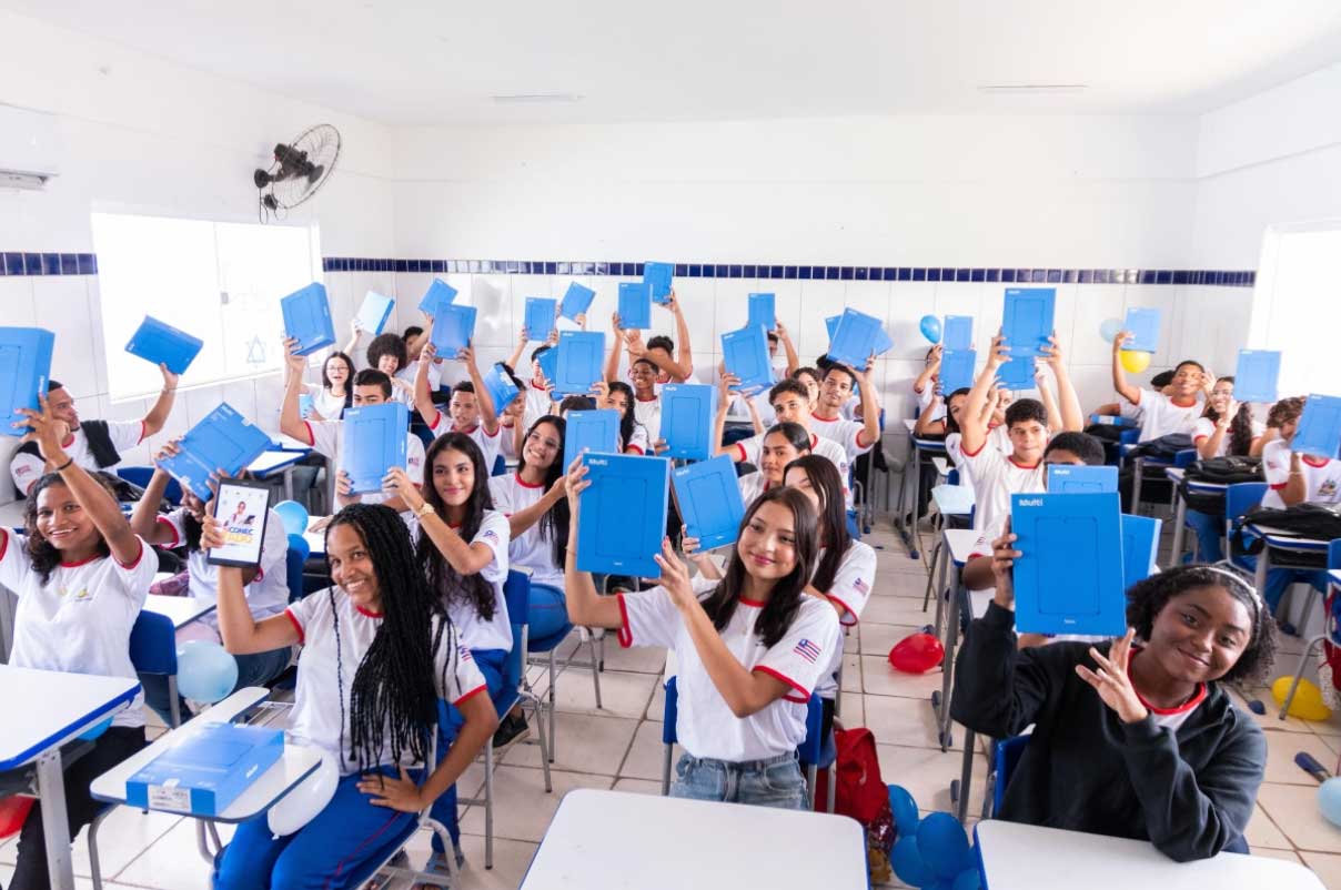 Programa Tô Conectado: Iniciada entrega de tablets para estudantes da Grande Ilha